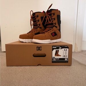 DC Tan and Black Snowboard Boots